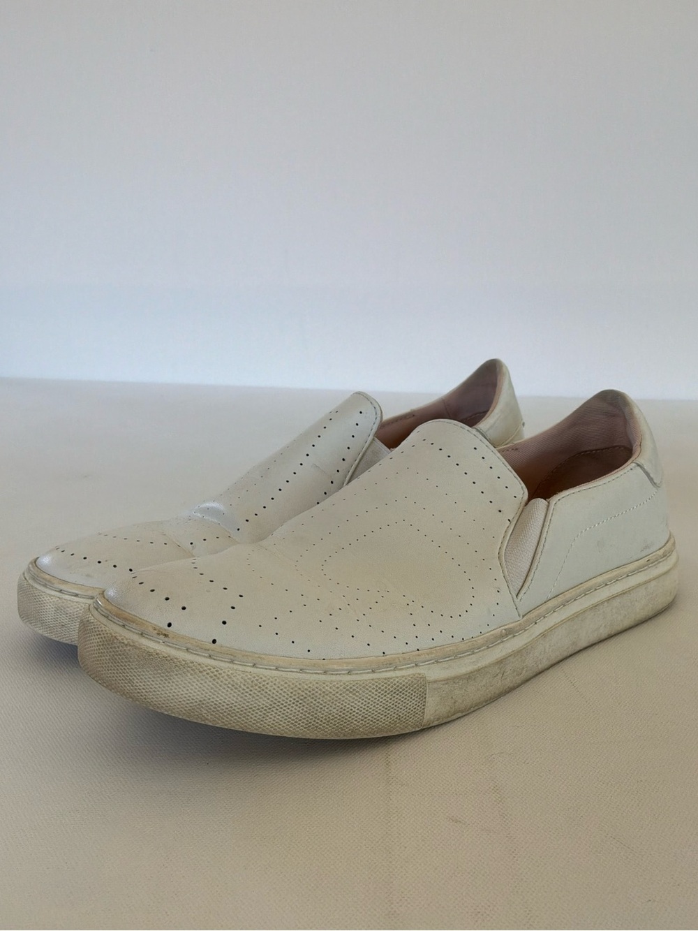 Kate Spade Adele White Leather Slip On Sneakers Perforated Spade Size 8.5B